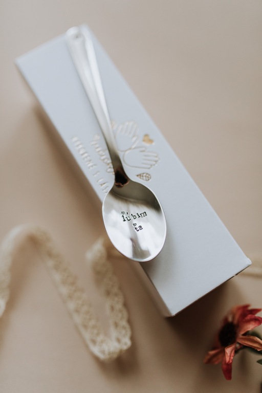 15801548518181580154851